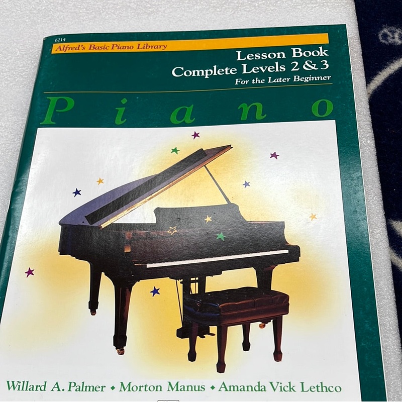 Alfred’s Basic Piano Course: Lesson Book – Level 2 & 3 (Book)